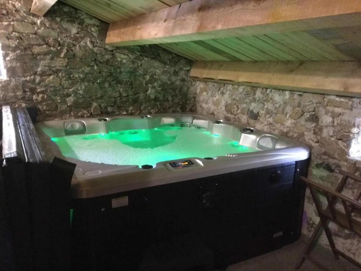 ferme avec jacuzzi et sauna Lanarce Hébergement de vacances